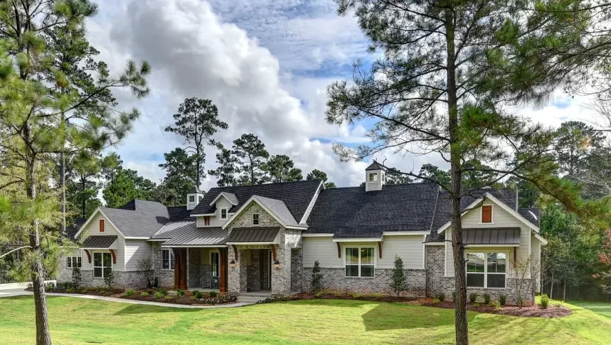 Building a Custom Farmhouse: Transitional Vs. Country-Style