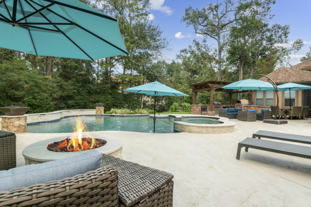 Freeform Pool, Outdoor Kitchen, and Pool House in Benders Landing Estates of Spring, Texas