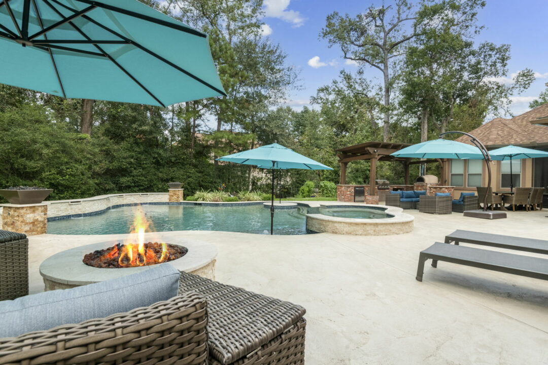 Freeform Pool, Outdoor Kitchen, and Pool House in Benders Landing Estates of Spring, Texas