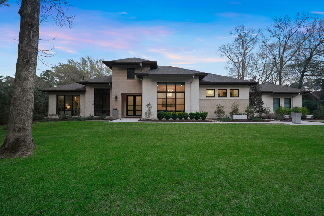 Contemporary Transitional Style New Home in Rosehurst of Tomball, Texas